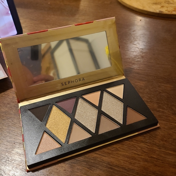 Sephora matte metallic eyeshadow palette - Picture 2 of 2